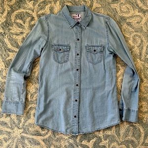 Snap button denim shirt 100% cotton size medium